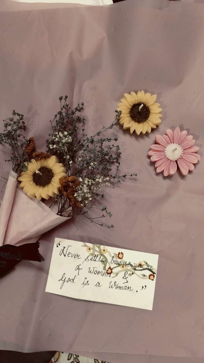 Daisy Boquet Candle - Candles By Midnight